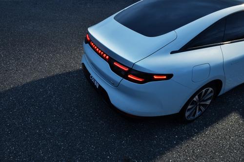 高颜值轿跑月销2344台，带数字DSP功放+8295P芯片+座椅按摩，香！