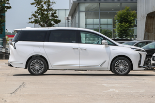 别克GL8 PHEV 陆尊：大尺寸MPV+插混，油耗才6.97L！图2