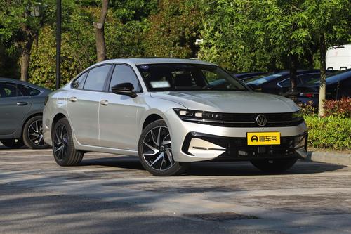 大众B级车，内饰升级，配2.0T发动机，油耗7L，迈腾值得买吗？