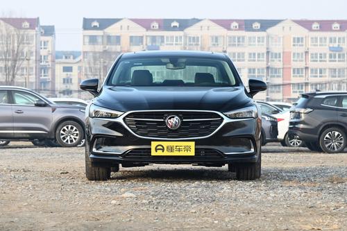 20万级别轿车，别克君越对比丰田亚洲龙哪个更值得买？