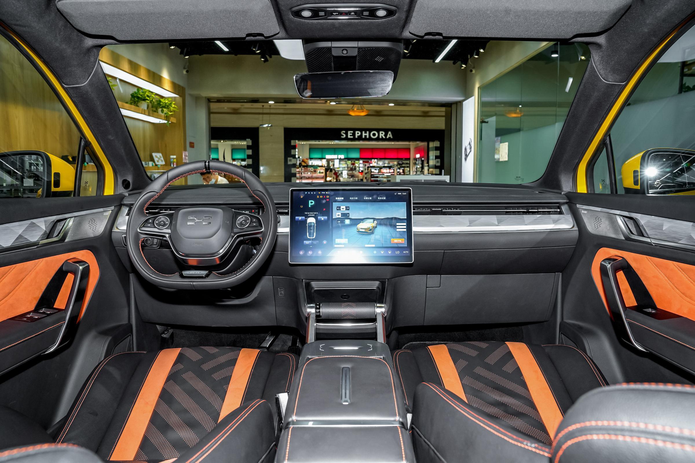 爱驰u6壁纸_爱驰u6_爱驰u6内饰图片_3/36张图片_爱驰u6黑色/橙色整车