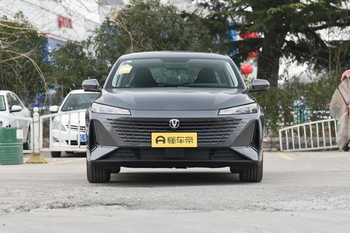 轩逸引来新对手！8.79万就配1.5T+仿皮座椅，长安逸达它来了