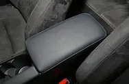 前排中央扶手