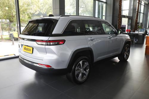 搭2.0T插混，百公里油耗4.29L，6秒破百，Jeep大切诺基4xe香吗？