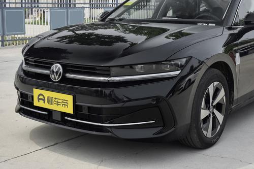 大众较上劲了？迈腾B9降价4万，轴距2871mm+双独悬，竞争帕萨特！