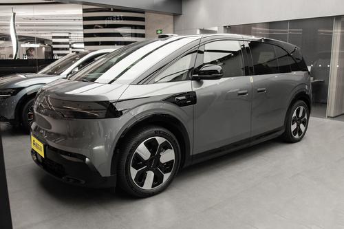 30万预算你会买“宝宝巴士”吗，售价27.99万起，极氪MIX正式上市