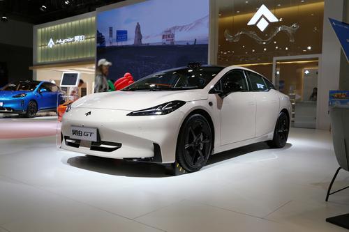 3颗激光雷达，4.9秒破百，23个扬声器，这台后驱轿跑售价25.99万