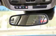 自动防眩目后视镜