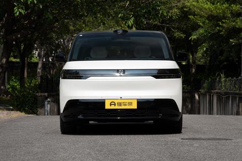 全场景大五座MPV，主副驾可270°旋转，还能秒变大床房？