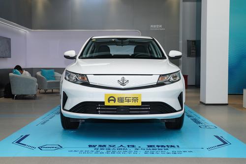 动力表现不错且外观大气，小编实测睿蓝汽车枫叶60s