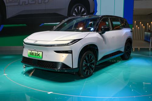 丰田终于出手了！预售价10-20万，长续航+高阶智驾，香吗？