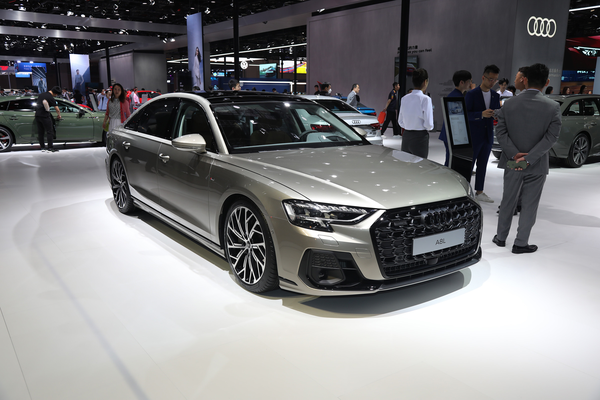 奥迪A8 2023款 A8L 60 TFSI quattro110V/220V/230V电源插座_舒适/防盗配置图