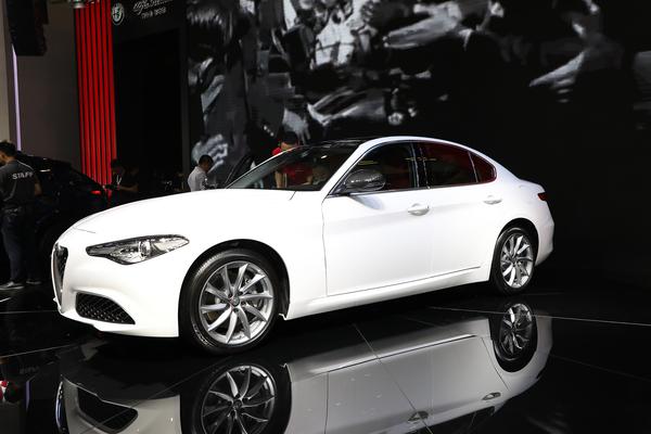 Giulia朱丽叶 2018款 2.0T 280HP 豪华运动版 碳纤维限量版级别_基本信息图
