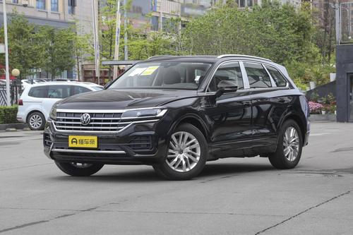 奥迪Q7的同胞车型，配2.0T+8AT，定位中大型SUV，大众途锐