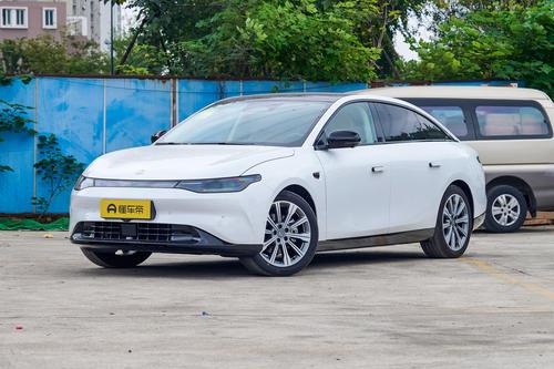 15万级中大型轿车，轴距2930mm，配三块大屏，零跑C01怎么样？