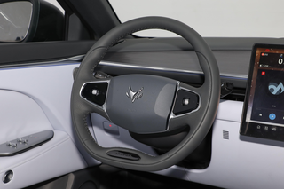 定位纯电动中型SUV，极狐阿尔法T5将于11月30日开启预售图6
