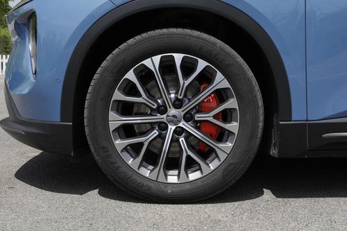 年轻人买豪华SUV看看这款，加速猛，长续航，带四驱，新款蔚来ES6