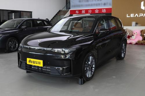 零跑C10：纯电续航530km，12个音响+K歌功能，如何？