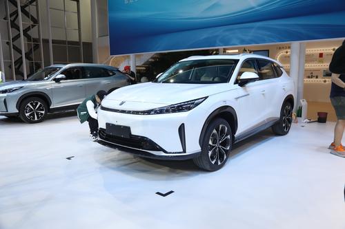 家用SUV首选插混？这车亏电油耗4.62L，轴距2765mm，值得一看