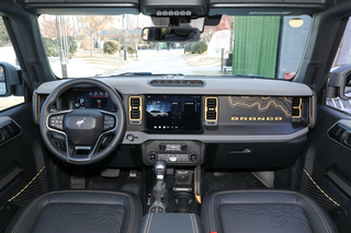福特烈马Bronco中型SUV亮相，硬派越野风格，科技配置升级图4