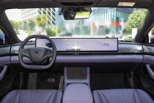 C级纯电AI智驾轿车，极越07开启预售，预售价21.59万元起