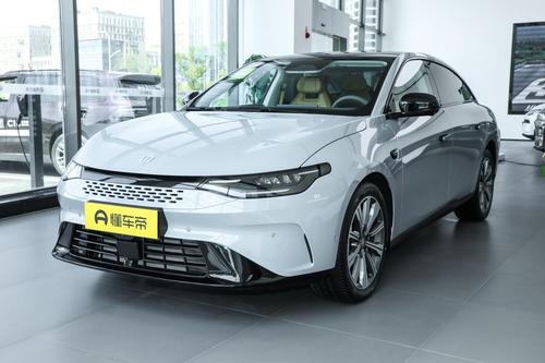 13.68万起售，综合续航1176km，轴距2930mm，零跑C01值得入手吗？