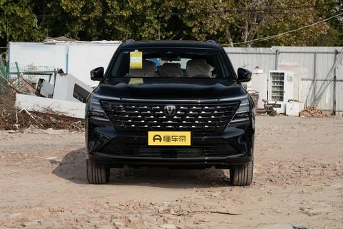 女朋友说想换车！这台国产SUV，三块大屏+零重力座椅，香不香？