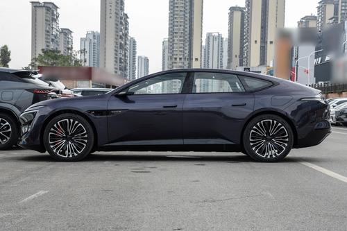 增程式混动家族又添新！配宁德时代电池+华为智驾，售价或超25万