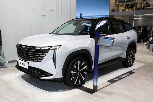 小青年代步SUV，8155芯片+智能车机，181马力，喝92油，裸车8万级