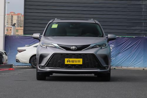 轴距3060mm，2.5L混动+5.66L油耗，喝92粗粮，这车还是丰田品质