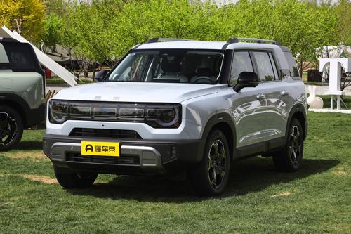 13.69万买方盒子混动SUV，四驱+油耗6.45L+8155芯片，年轻人看看