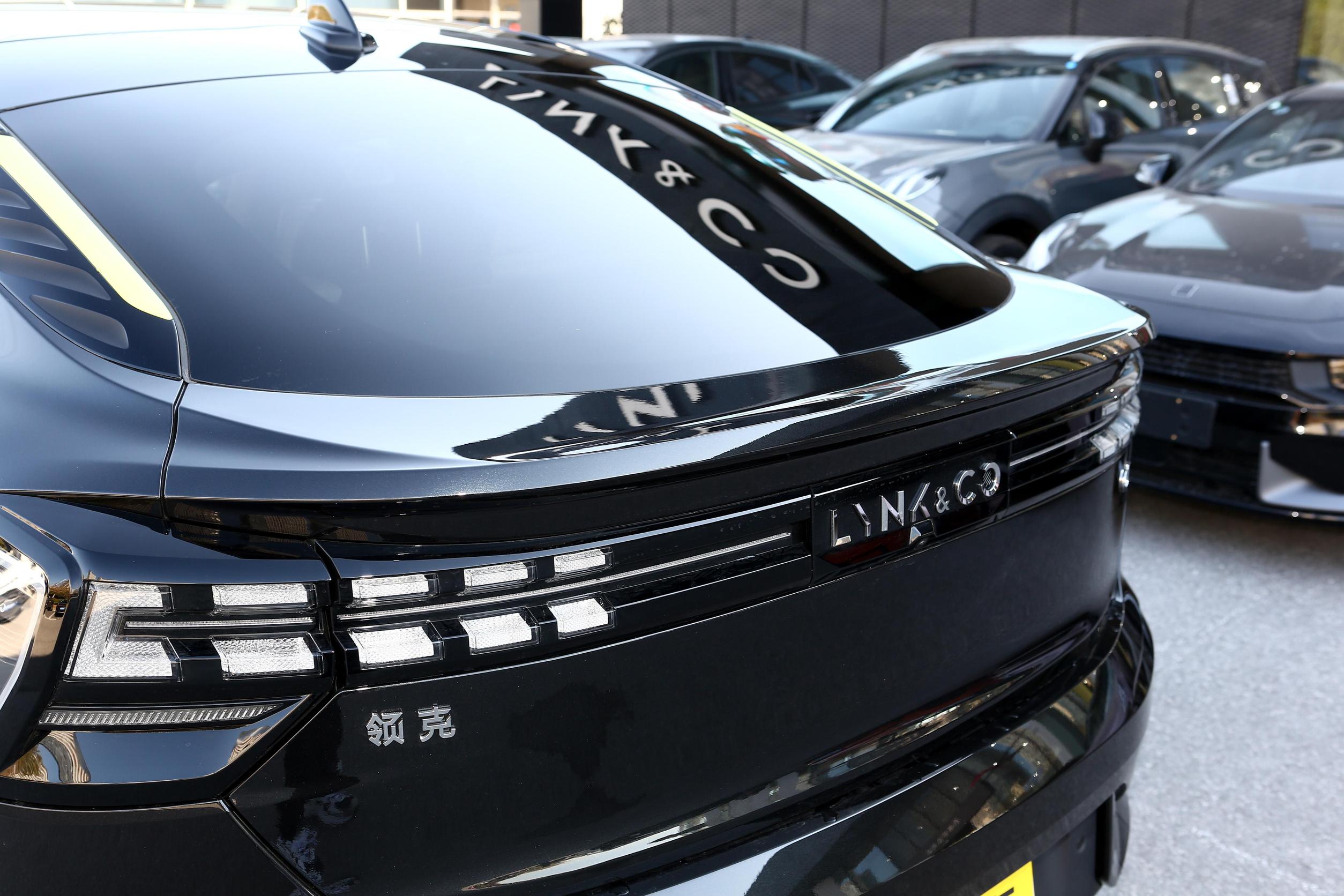 领克05壁纸_领克05_领克05外观图片_35/899张图片_领克05黑色/黄色