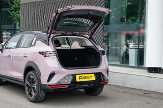 吉利新款SUV，续航1280km，喝92粗粮，5秒级加速，降到13.38万起图1