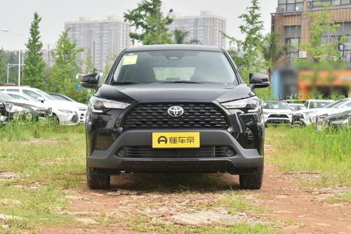 轴距2640mm，风格时尚，卡罗拉锐放综合表现如何？