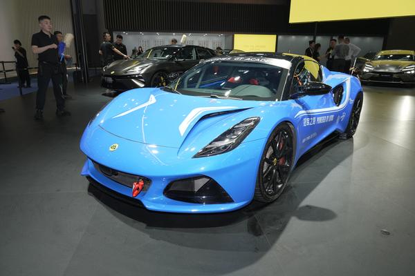 Emira 2024款 EMIRA TYPE79 高级定制版胎压监测系统_被动安全图