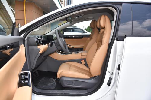 定位C级车，轴距2930mm，7.5秒破百，零跑C01值得入手吗？