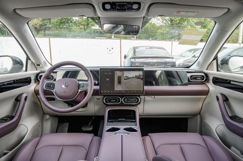 售价15.58万，轴距近3米+续航1210km，配置丰富，这SUV家用合适！