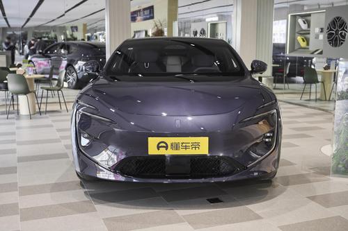 阿维塔12 Max增程版来了！综合续航1155km，还配鸿蒙座舱，香吗？