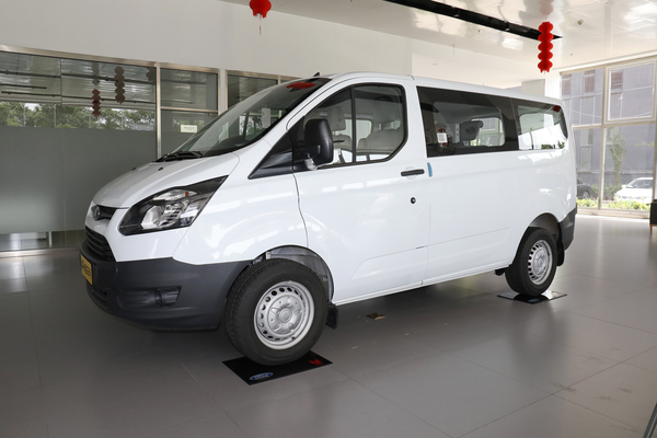 全顺 2019款 2.0T汽油手动挡多功能商用车短轴低顶6座国VI电动车窗_玻璃/后视镜图