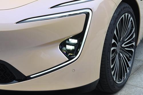 华为又出招了，新车搭3颗激光雷达+乾崑智驾3.0，还配空悬，香吗