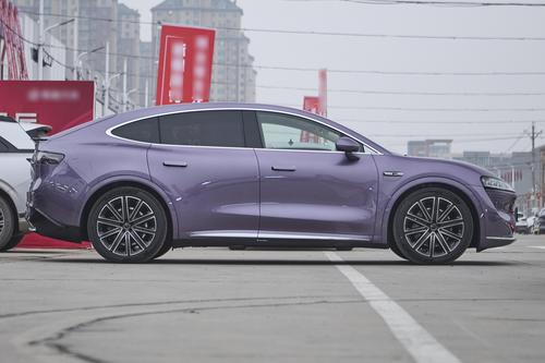 比Model Y大一圈，续航 736km+800V快充，配华为智驾，起售25.98万