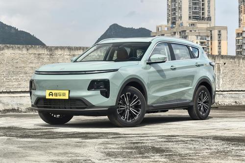 配1.5T插混，轴距2720mm，带全景天幕，这款国产SUV适合家用