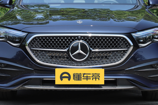 车长近5米1，两套外观可选，标配2.0T+9AT，奔驰E级还有何亮点？图2