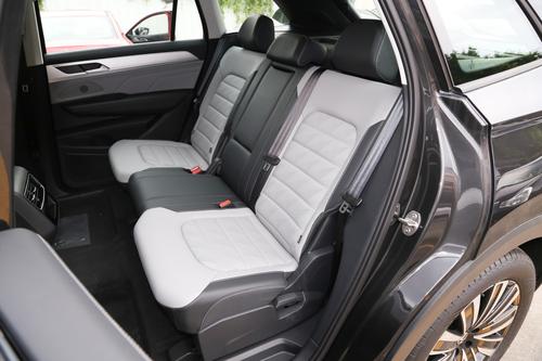 大众舍得降价了！新揽巡一口气降价3万，大五座SUV适合家用选择