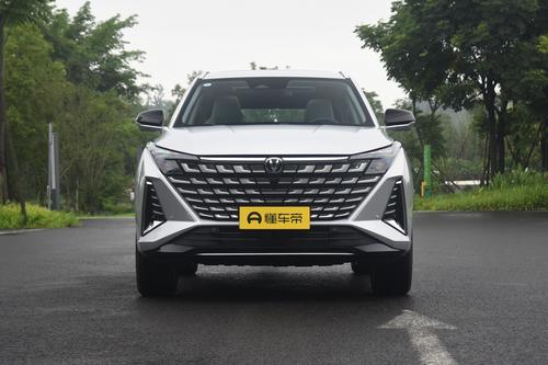 长安UNI-Z燃油版售9.99万起，全系搭蓝鲸1.5T，大空间家用SUV