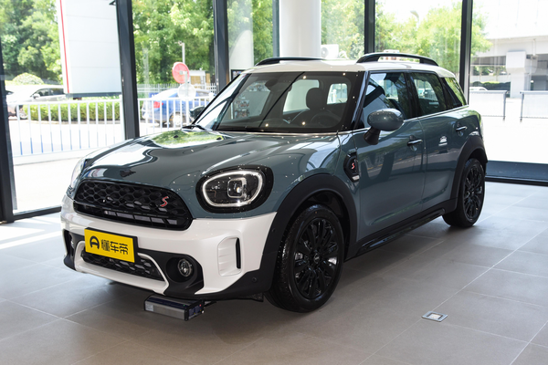 MINI COUNTRYMAN 2023款 2.0T COOPER S ALL4 留白 特别版USB/Type-C接口数量_影音娱乐图