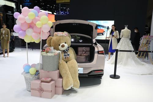 这款20万级智能中大型车，4.9秒破百，配弹匣电池，带劲吗？