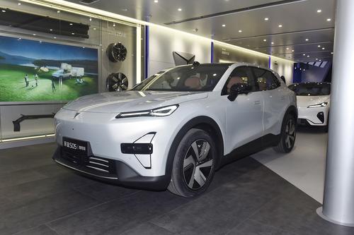 11.99万起售，配纯电/增程双动力，年底想买车可看它