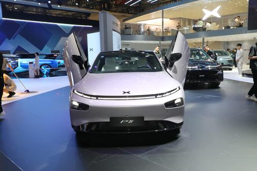 适合年轻人的轿跑！大溜背+剪刀门，带双英伟达芯片，享0首付0息