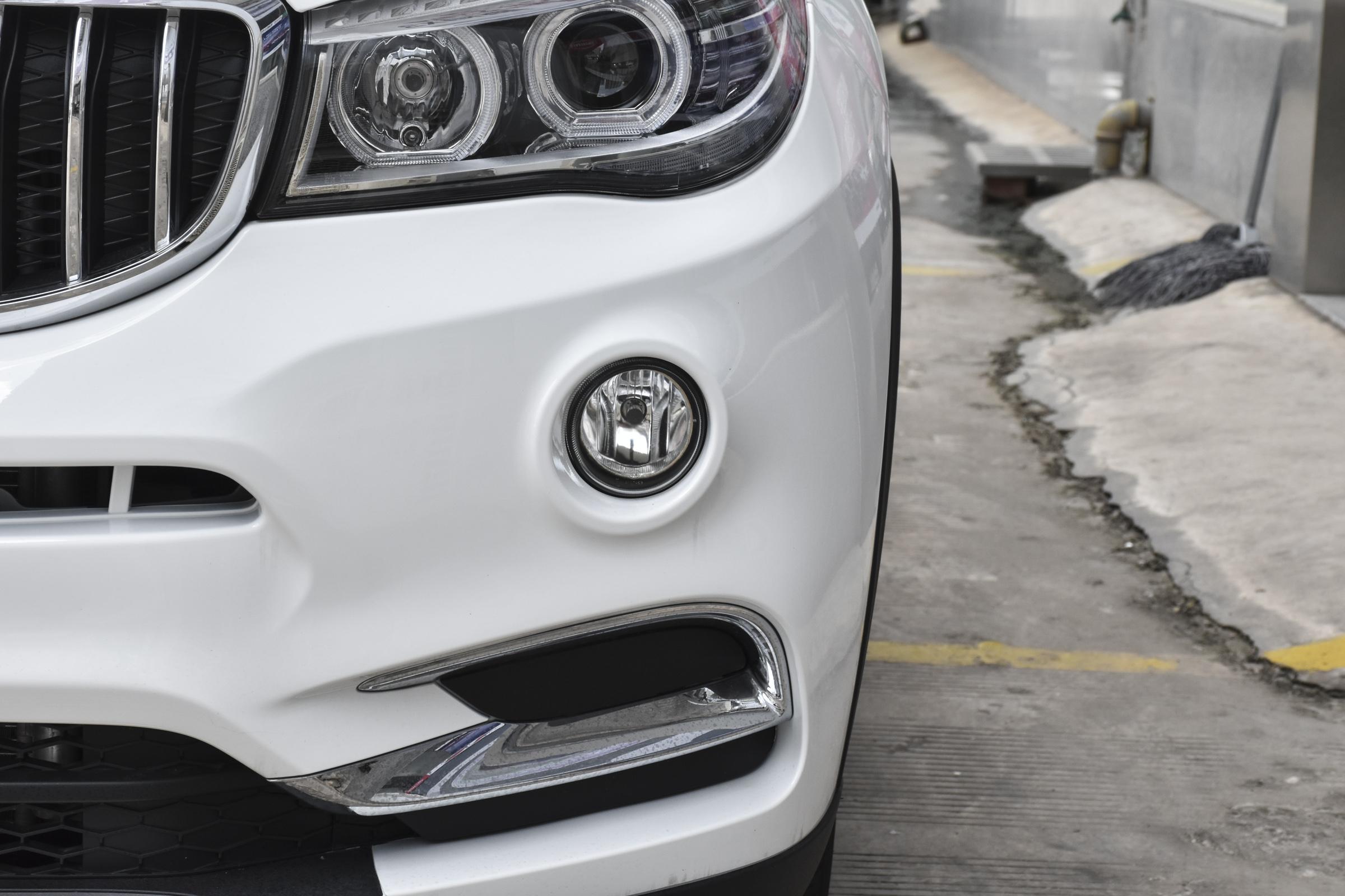 Sw7 Front 斯威X7 2021款 2.0L 手动舒适型 7座图片_SWM斯威汽车_12/50张图片_汽车外观图库_懂车帝